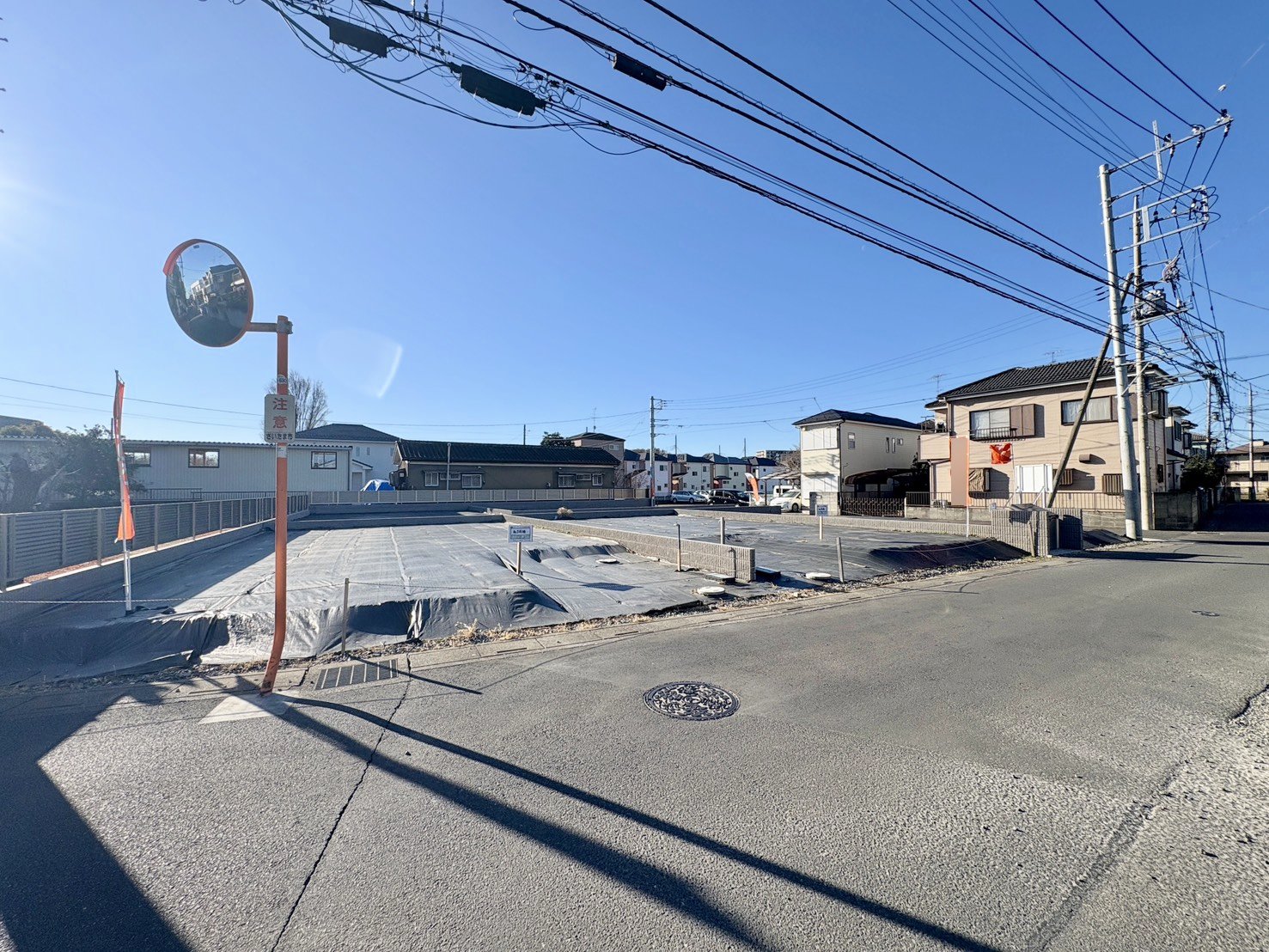 スーパーやドラッグストアなど周辺施設充実の住環境。