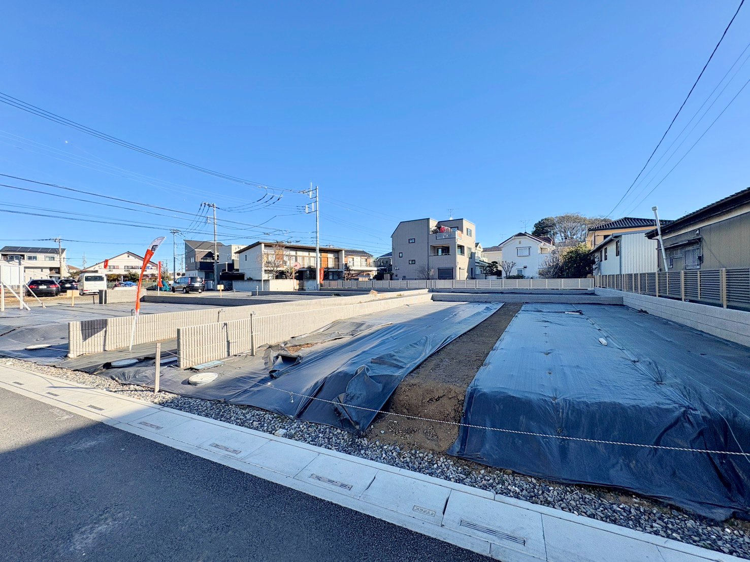 スーパーやドラッグストアなど周辺施設充実の住環境。