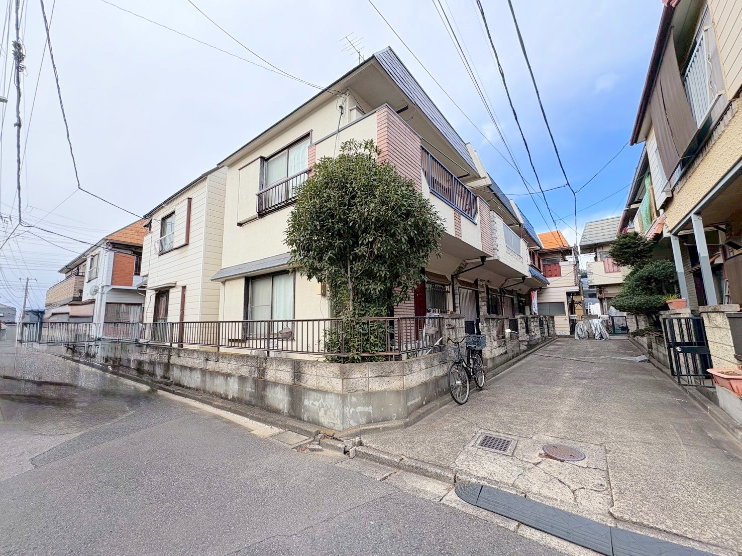 広々とした敷地80坪以上の売地。建築条件はございません。(令和8年1月 撮影)