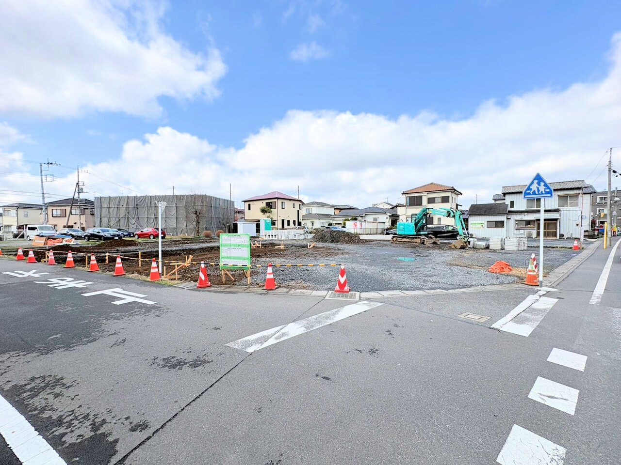 小・中学校まで徒歩10分以内でお子様の通学も安心です。