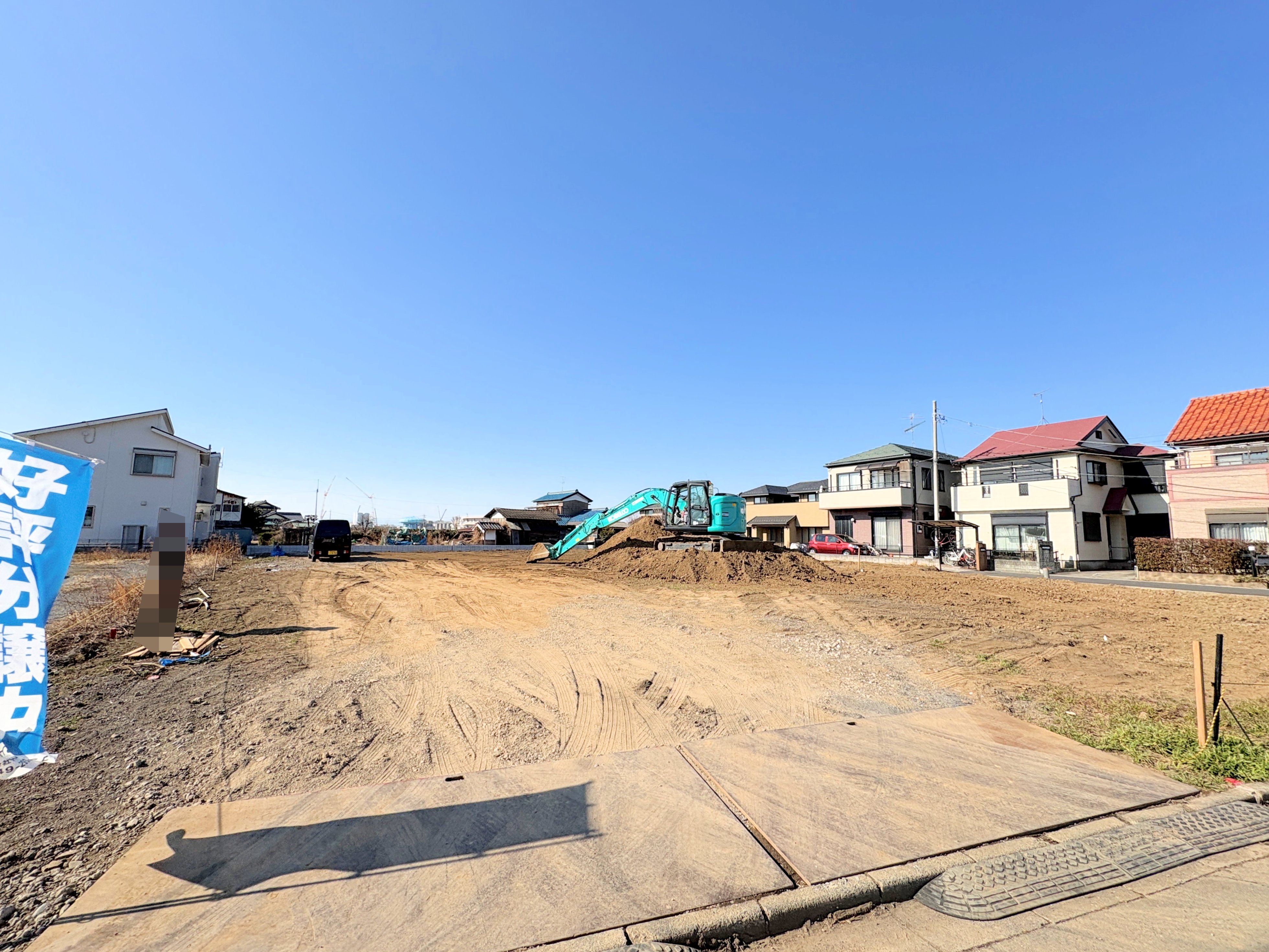 小学校まで徒歩4分、中学校まで徒歩11分でお子様の通学も安心。