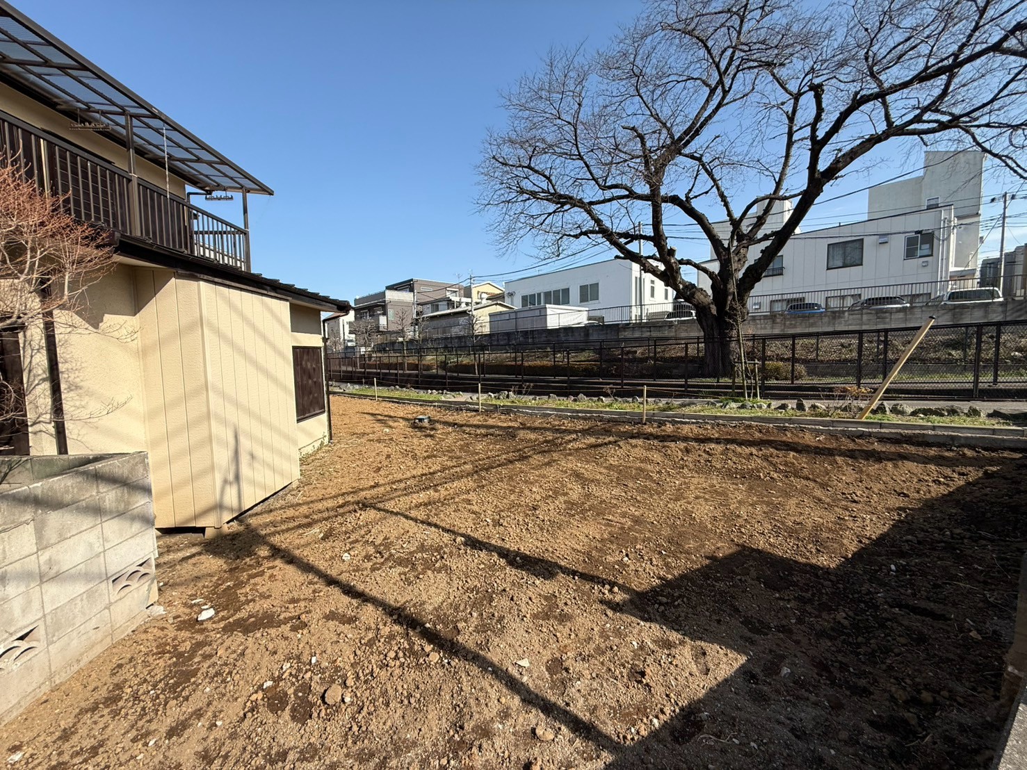 周辺には商業施設など徒歩圏内にあり、便利な立地です。