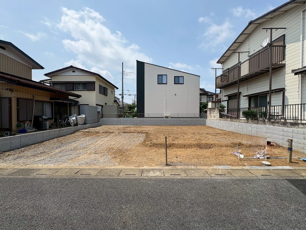 小学校まで徒歩7分、中学校まで徒歩12分の立地です。