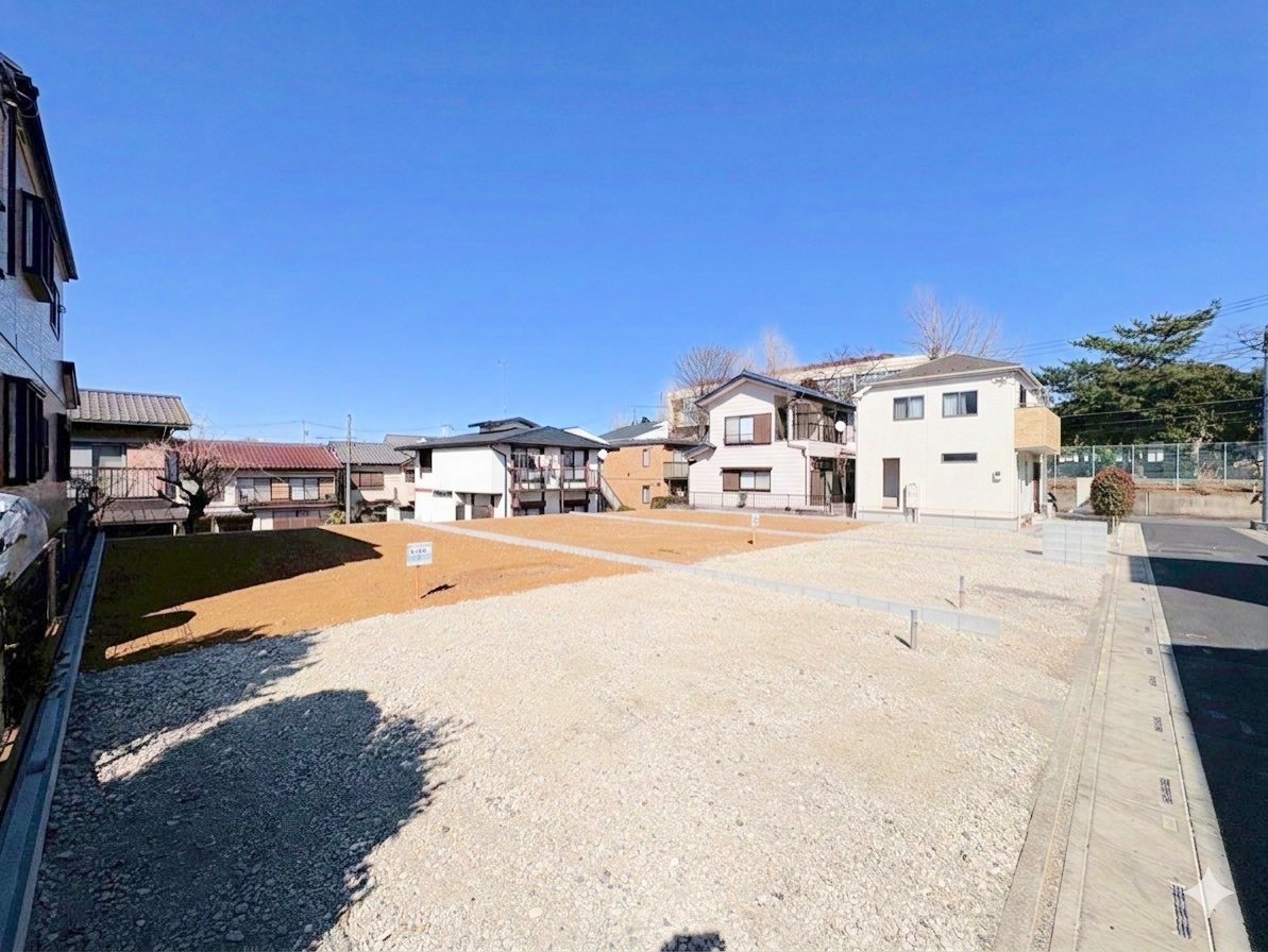 南側公道に面し日当たり良好です。