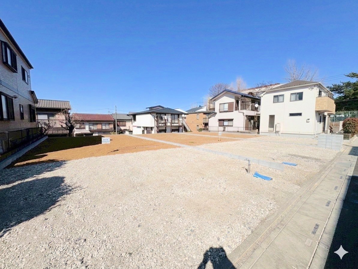 南側公道に面し陽当り良好です。