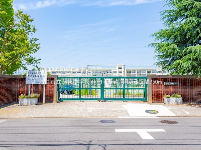 川口市立芝東中学校 750m