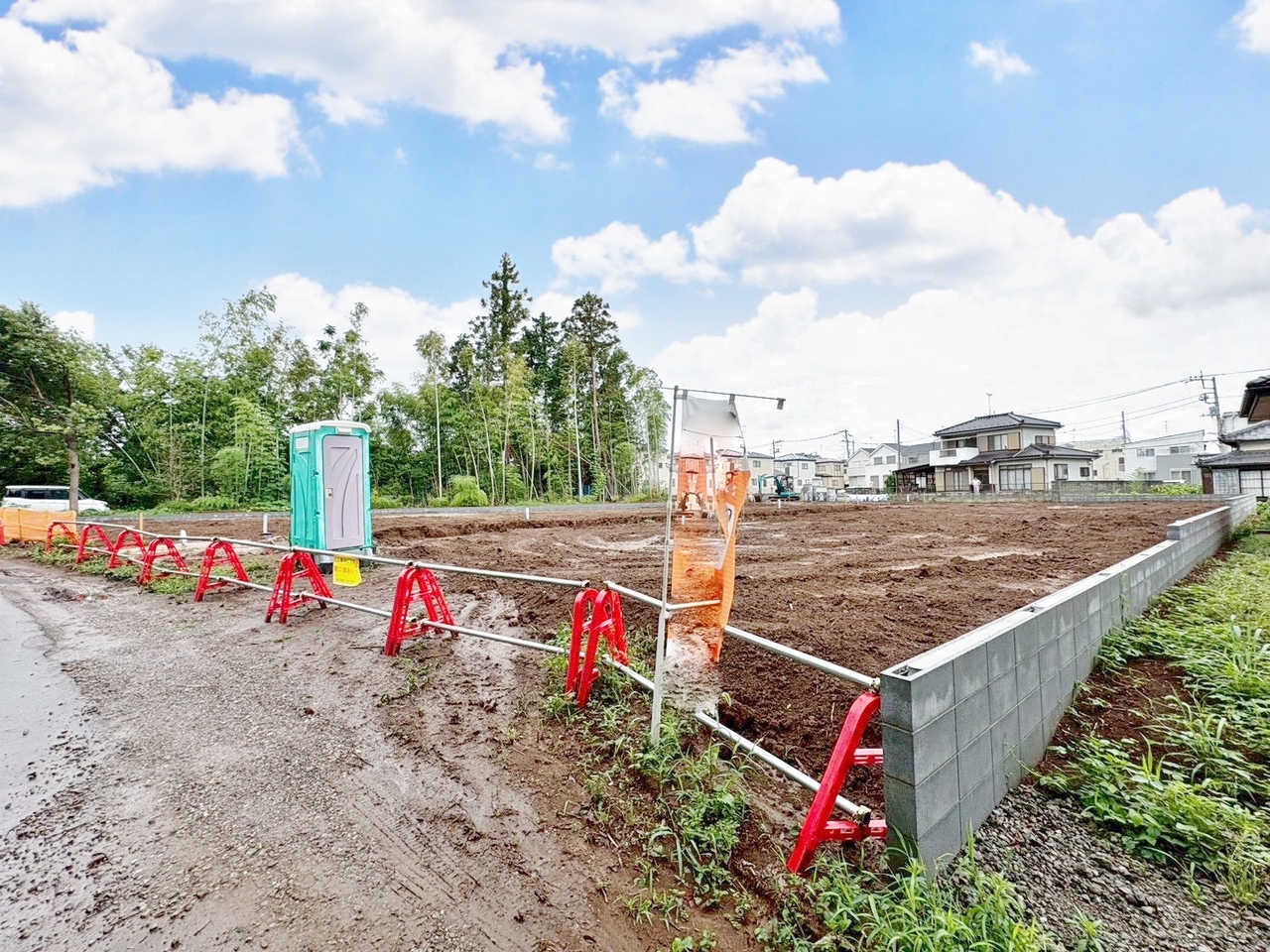 建築条件付きの売地です。現地を実際にご確認下さい。