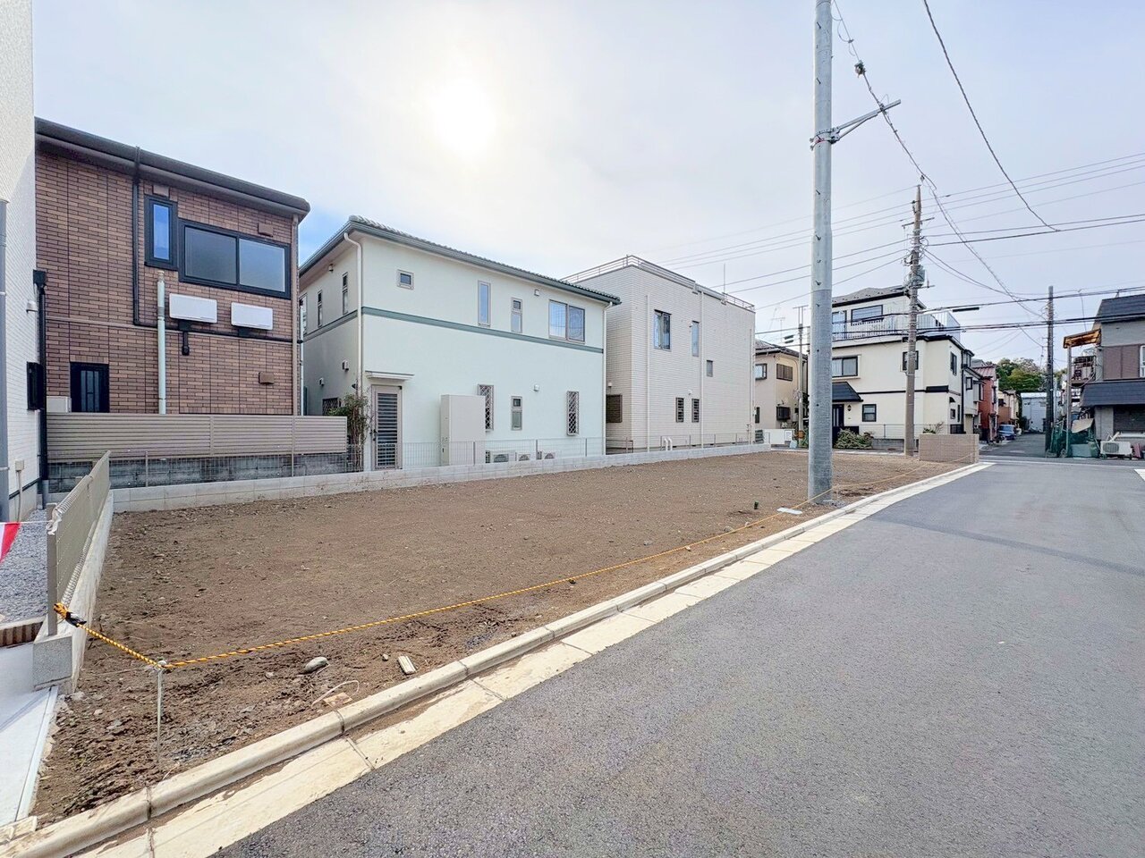 周辺はコンビニやドラッグストアなど徒歩圏内にございます。