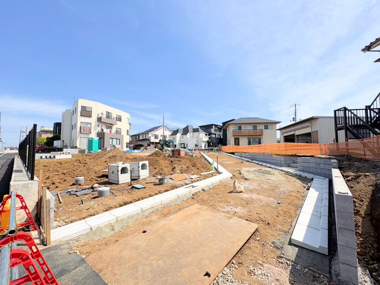 敷地面積は33坪以上、建築条件付きの売地です。(令和8年4月 撮影)
