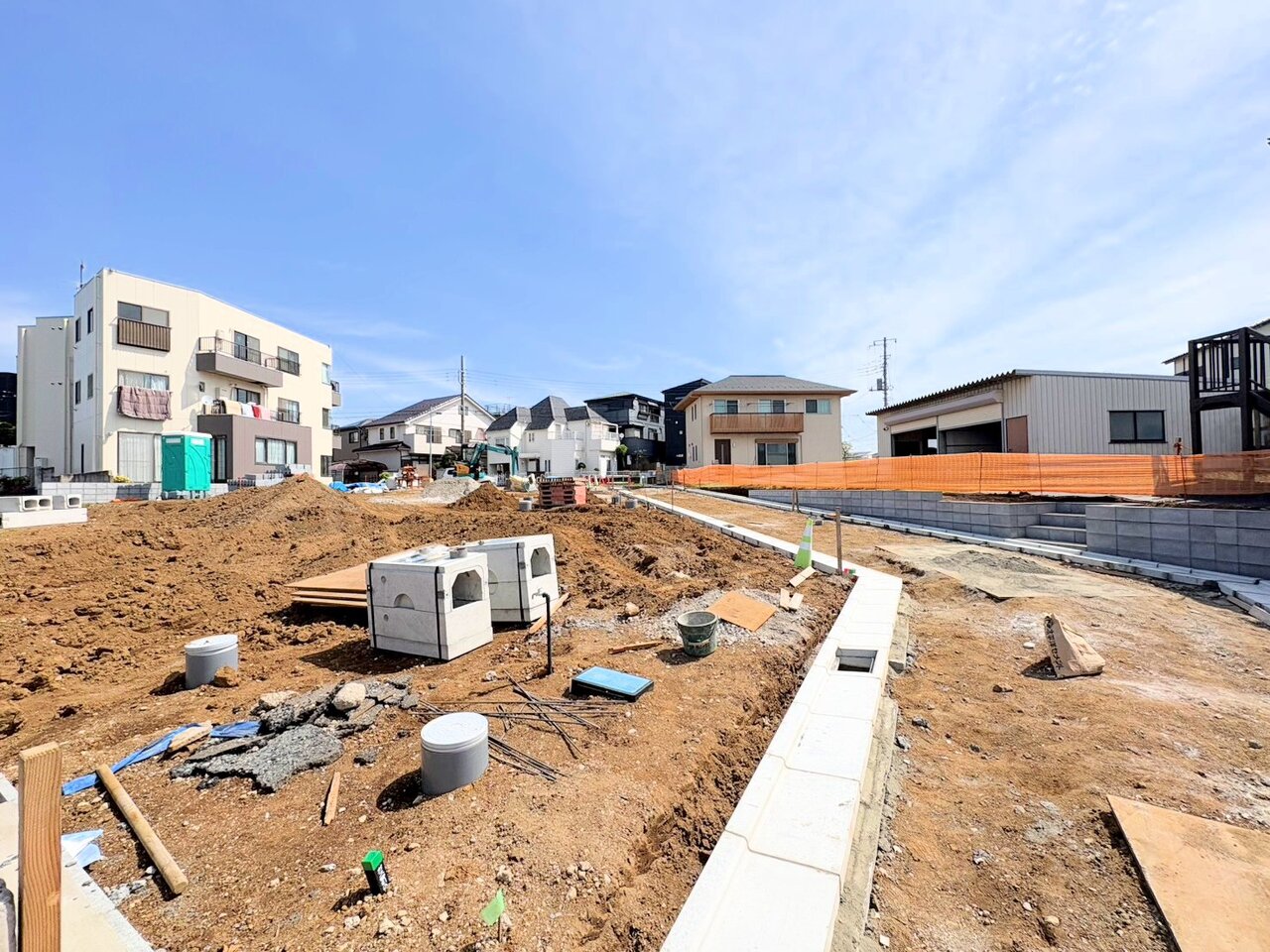 南東道路に面した計6区画の2区画。(令和8年4月 撮影)