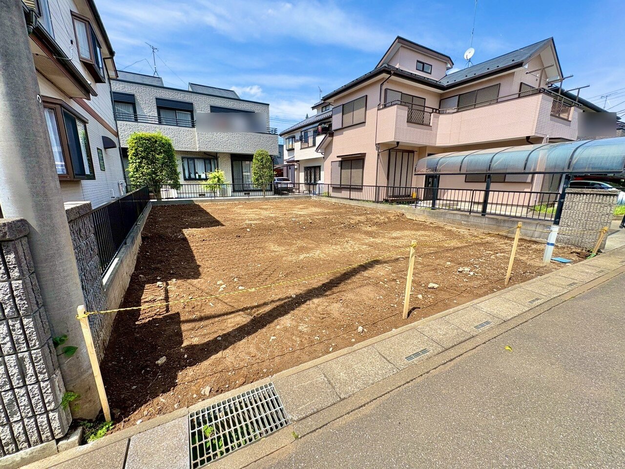 小・中学校まで徒歩8分以内でお子様の通学も安心です。