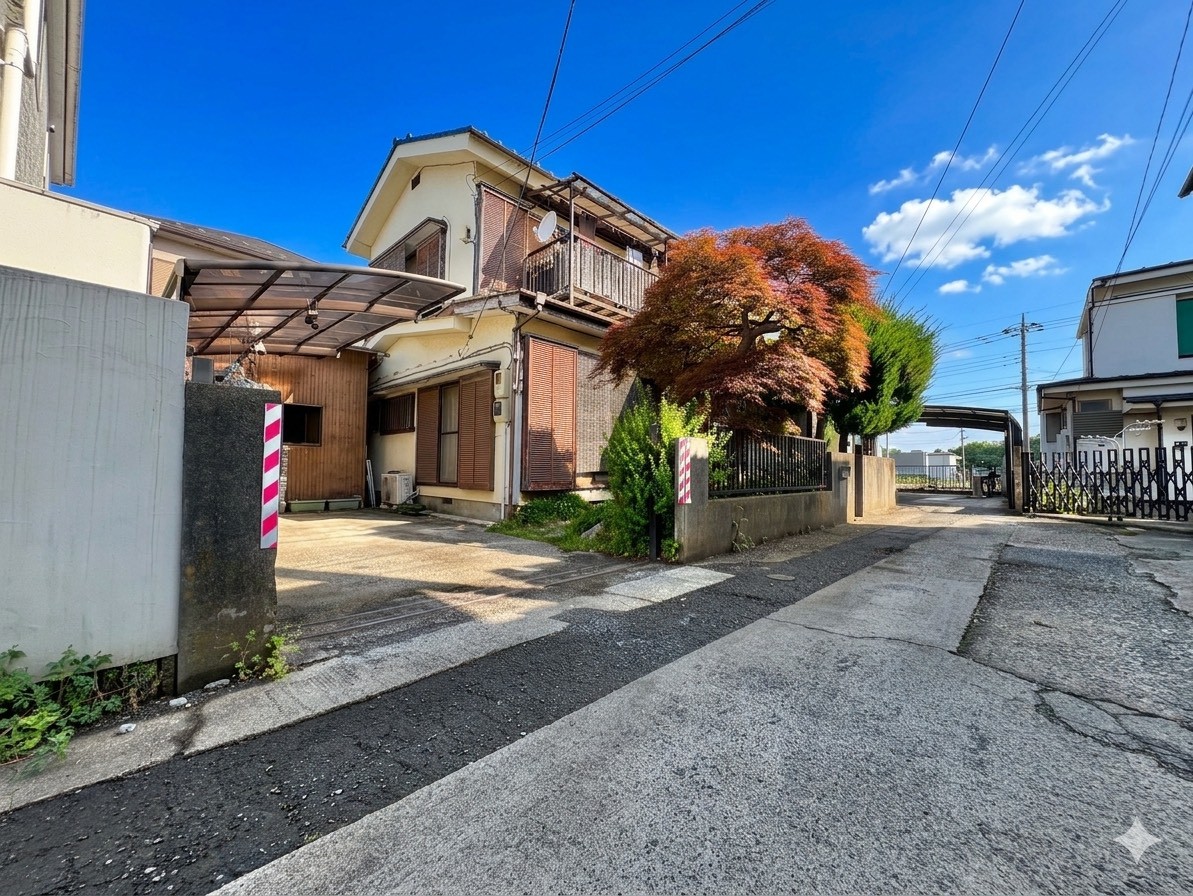 土地面積は約4０坪超、建築条件はございません。（古家あり）(令和8年4月 撮影)