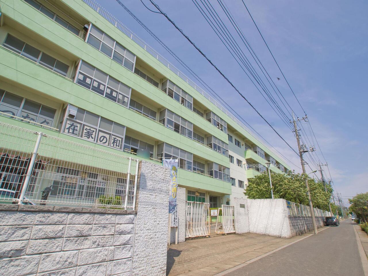 在家中学校まで約700m