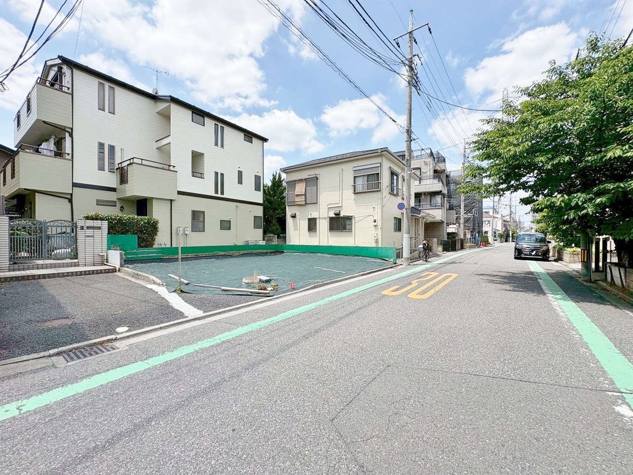 小学校まで徒歩7分でお子様の通学も安心です。