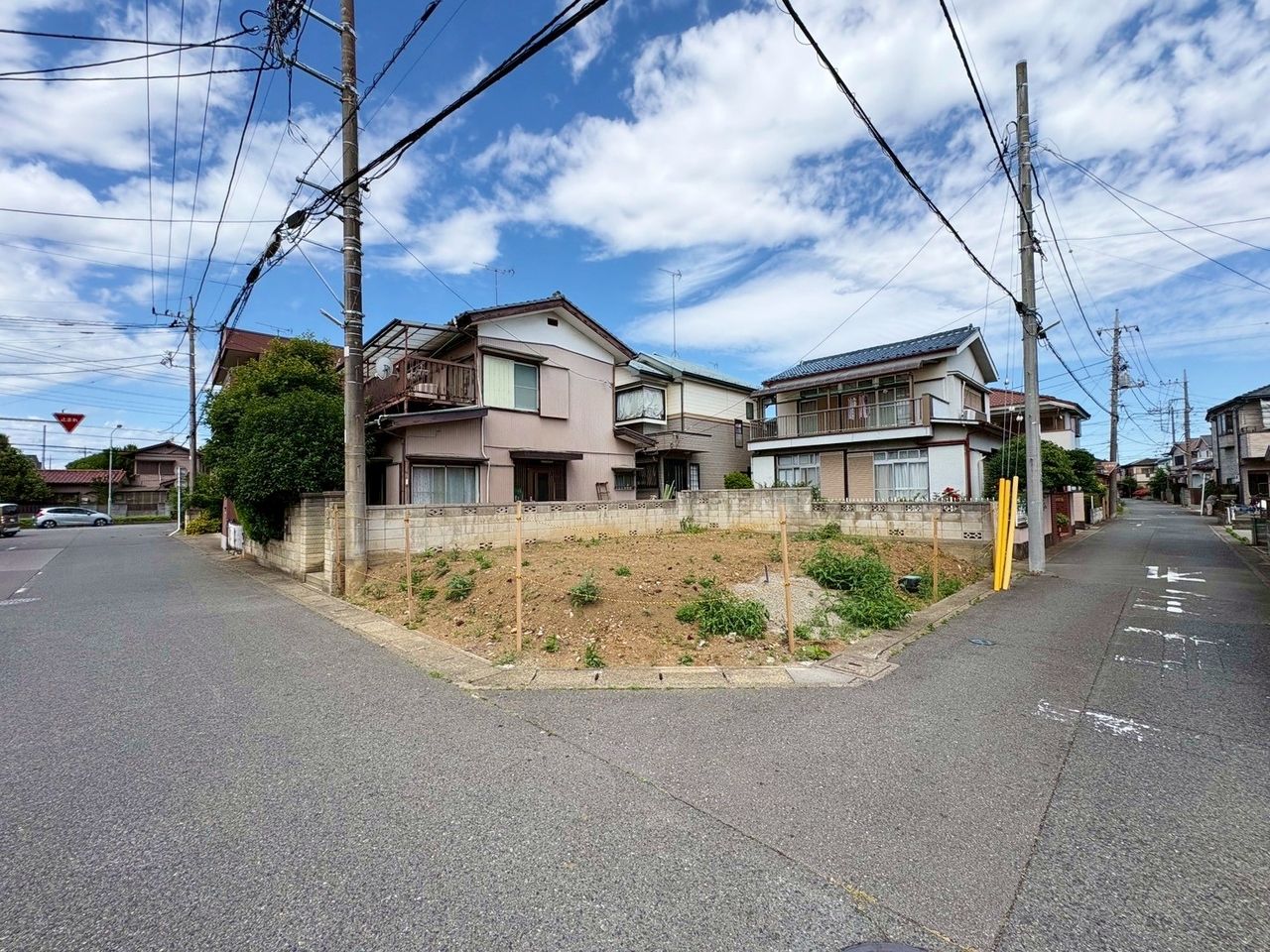 南東側8m×北東4m公道に面した角地につき、陽当り良好です。