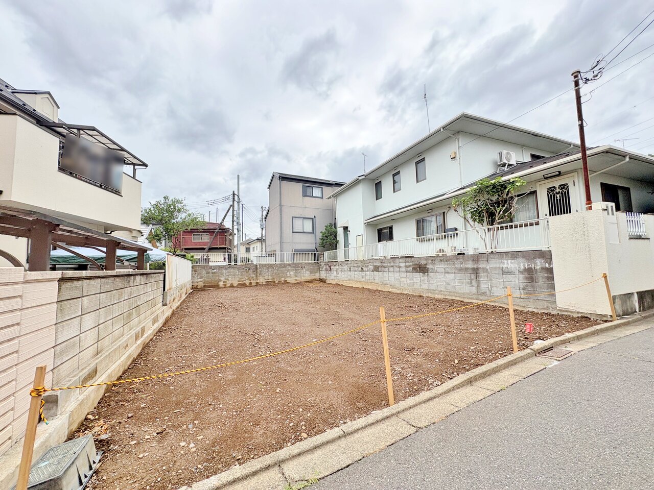 小・中学校まで徒歩8分でお子様の通学も安心です。
