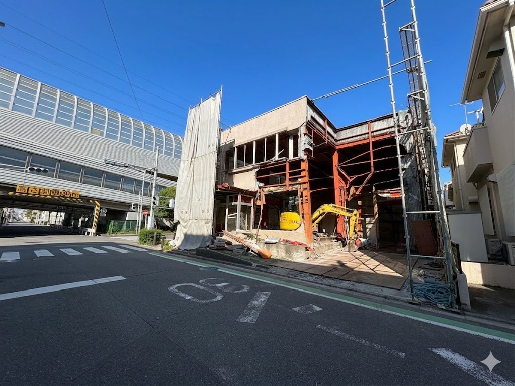 いつの時代も、利便性の高い場所の住まいは受け継がれる資産。(令和8年6月 撮影)