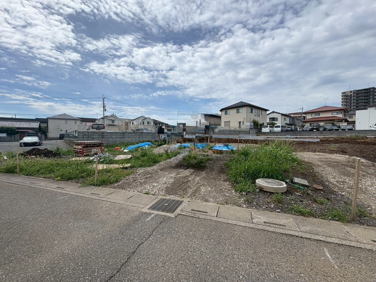 スーパーやドラッグストアなど周辺施設充実の住環境。