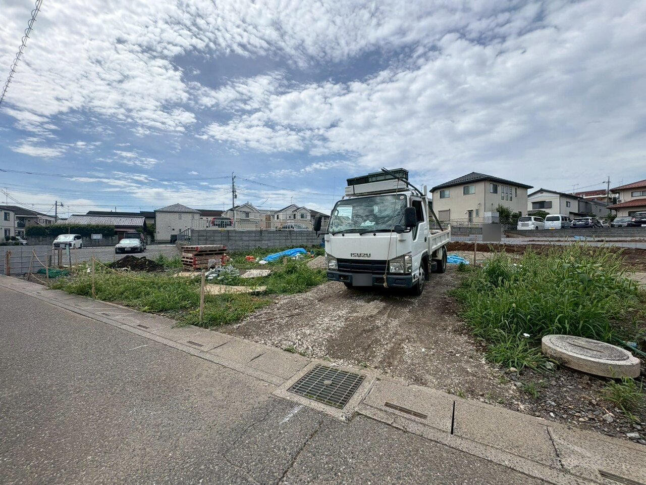 小・中学校まで徒歩13分以内でお子様の通学も安心です。