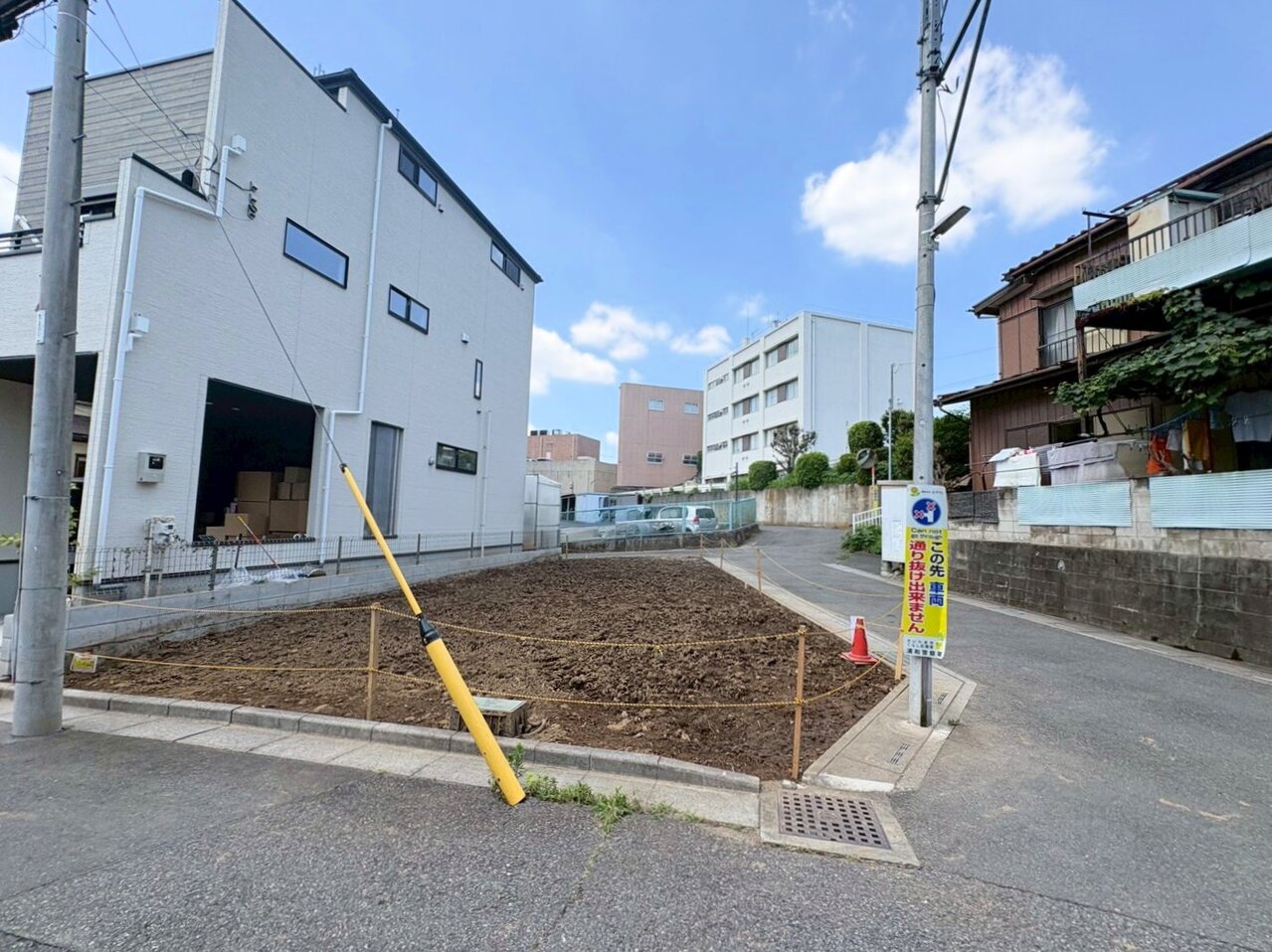 スーパーまで徒歩圏内で便利です。