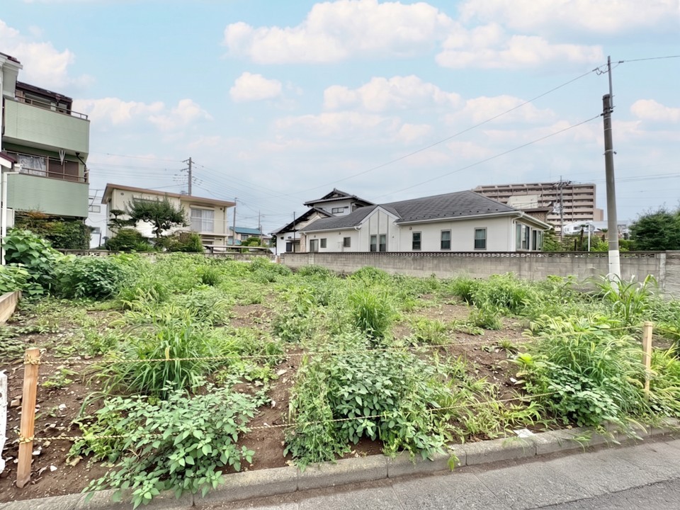 小学校まで徒歩5分でお子様の通学も安心です。