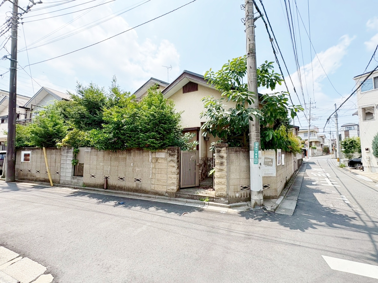 小学校が近くお子様の通学も安心です。(令和8年7月撮影)（更地渡し）