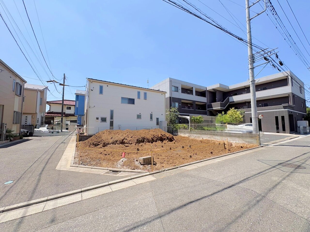 開放感のある角地に面した区画。陽当り、通風良好です。(令和8年7月撮影)