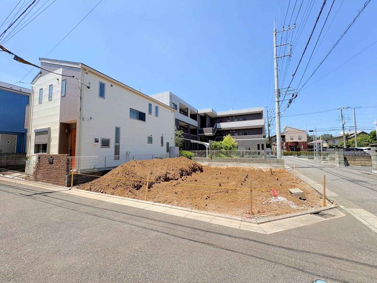 氷川参道近くの趣のある住宅街。(令和8年7月撮影)