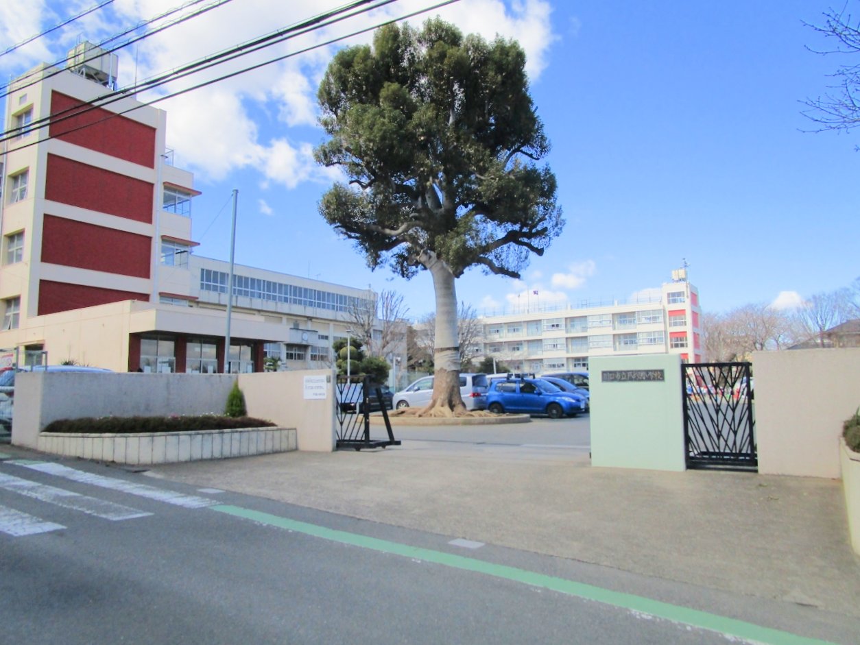 戸塚小学校まで約1000m