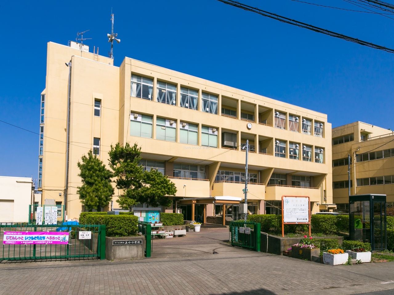 上小小学校まで約450m
