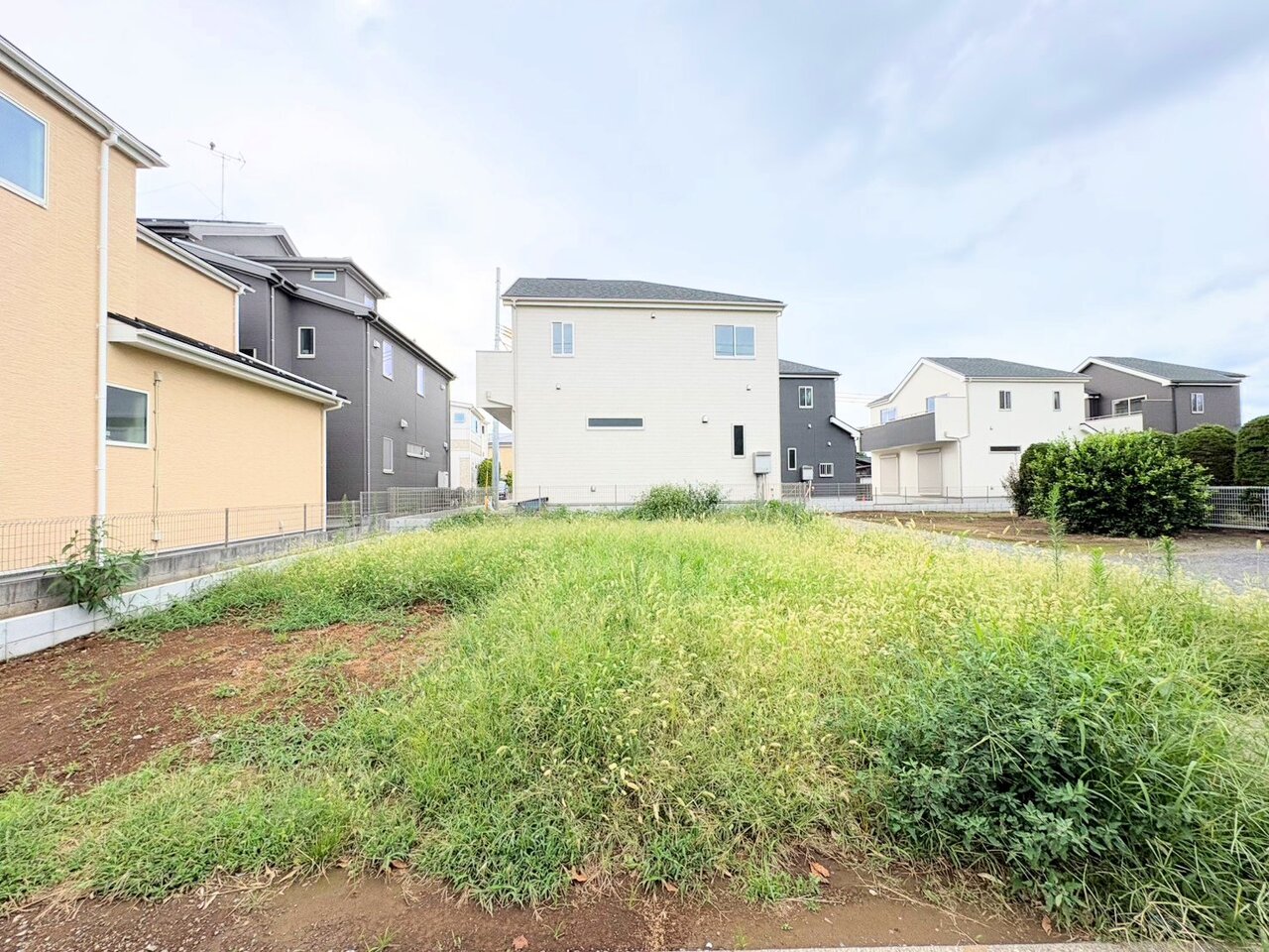 敷地面積は約３８坪以上、お好きなプランで建築可能です。(令和8年8月撮影)