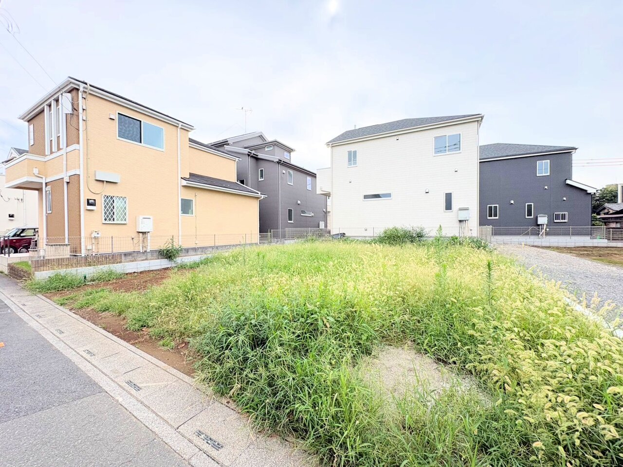 買い物環境充実の好立地です。(令和8年8月撮影)