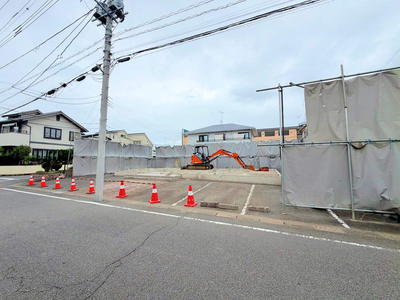 建築条件付きの売地です。現地を実際にご確認下さい。