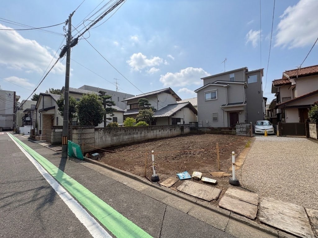 いつしか街の風景に溶け込んでいきます。(令和8年8月撮影)