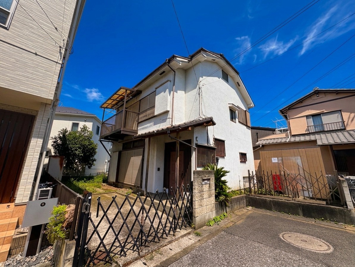 東大宮駅まで徒歩20分の立地です。買い物便利な住環境です。(令和8年8月撮影)