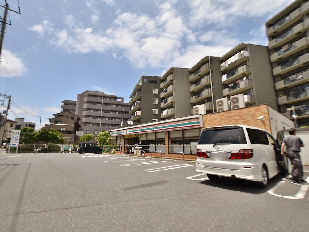 セブンイレブン南浦和1丁目店まで約240m