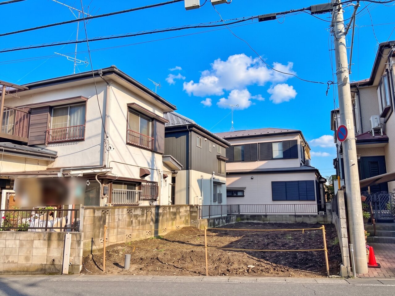 いつしか街の風景に溶け込んでいきます。(令和8年9月撮影)