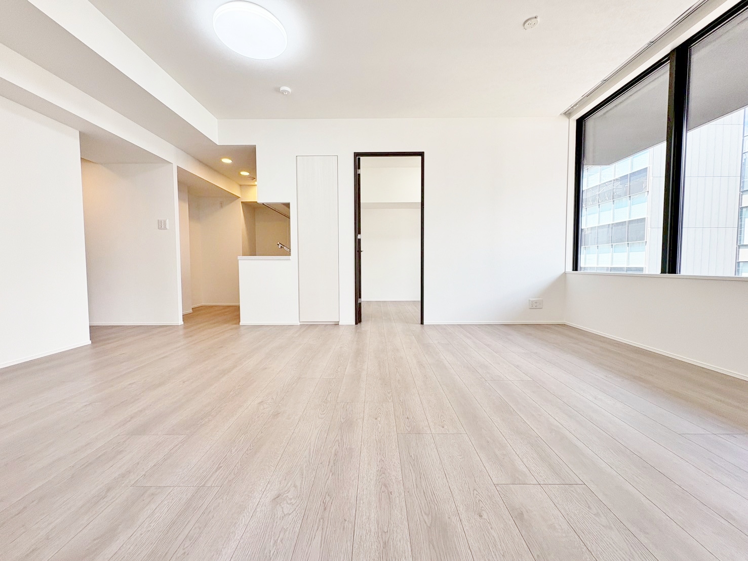 リビング床暖房完備。住む人の暮らしを心地よく彩り、愛着の深まる空間へ。