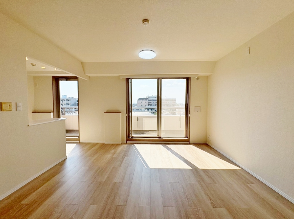 床暖房完備のリビング空間。寒い季節も快適に過ごせます。