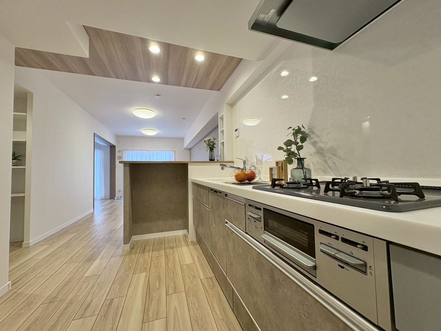 食洗機付きのシステムキッチンは使いやすくお手入れもラクラク。