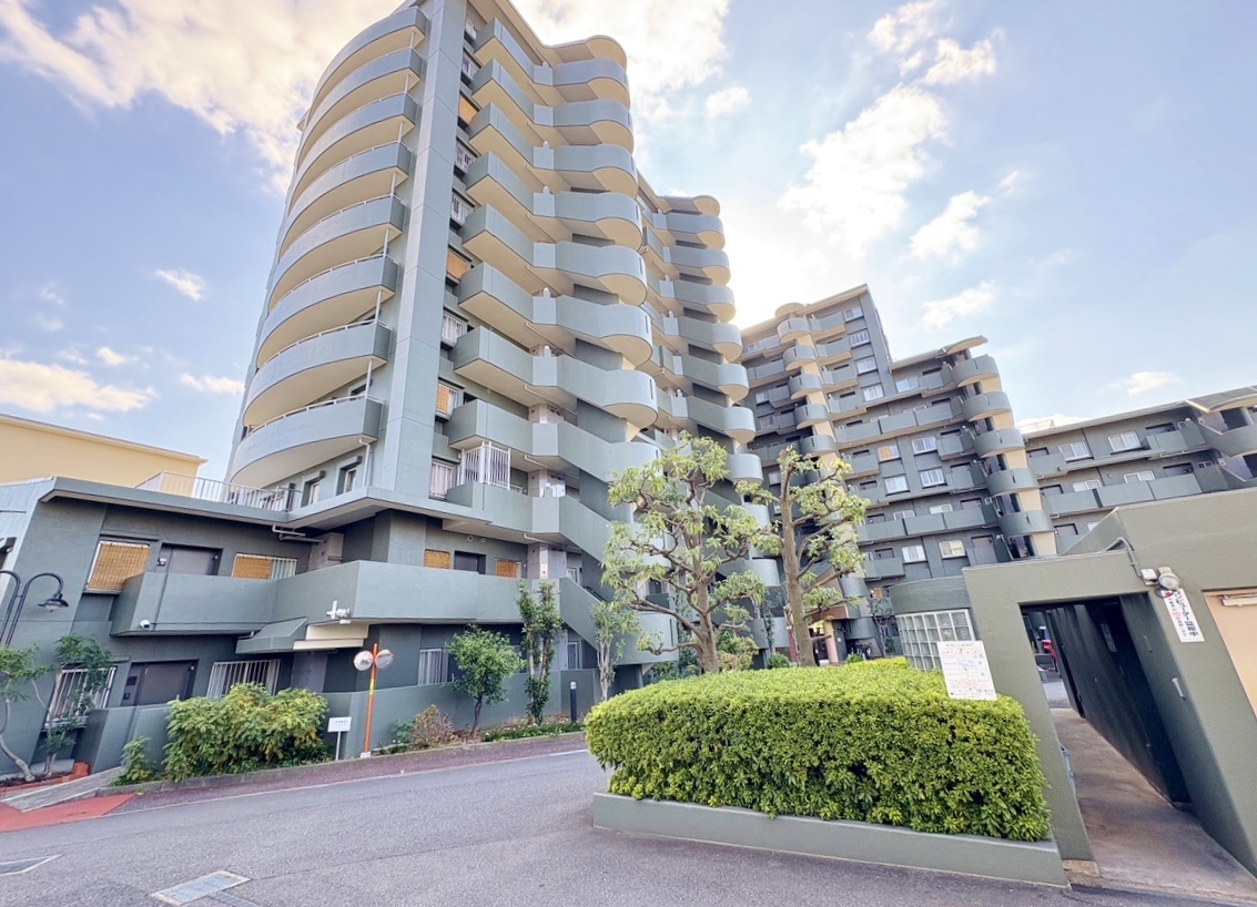 快速停車駅『戸田公園駅』徒歩8分の立地。南東角部屋につき陽当たり良好。