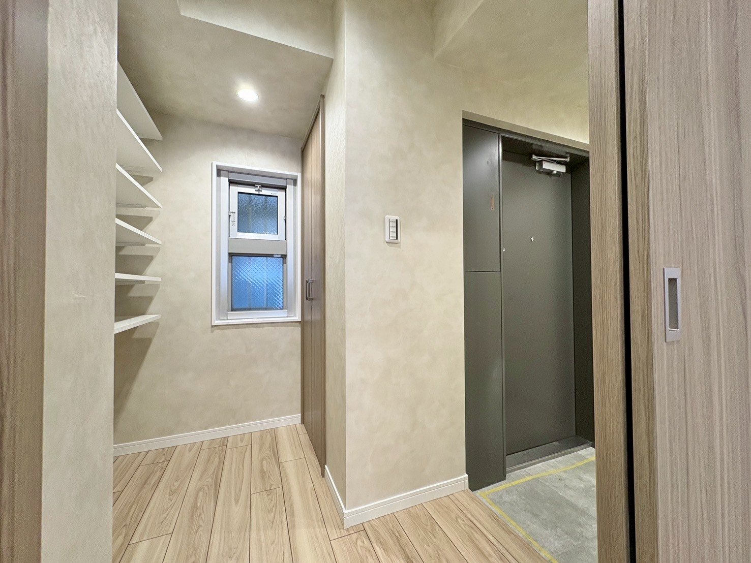 2帖のSIC付きの玄関です。玄関廻りがスッキリと片付きます。