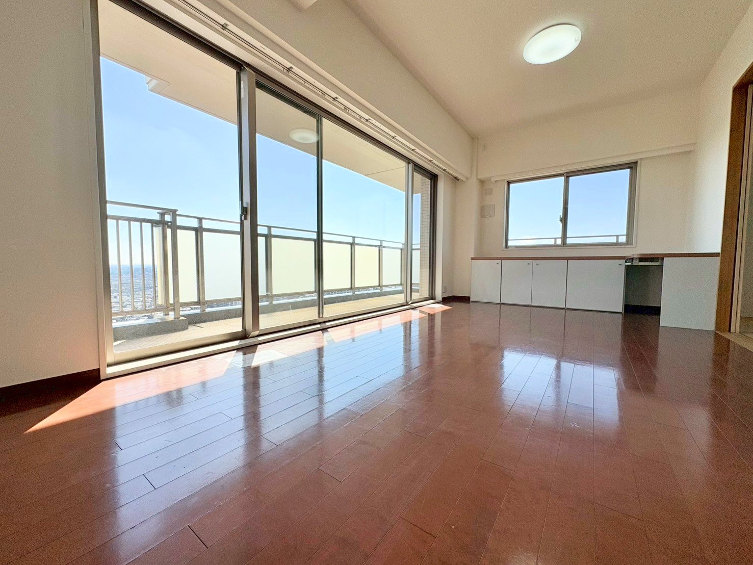 住む人の暮らしを心地よく彩り、愛着の深まる空間へ。