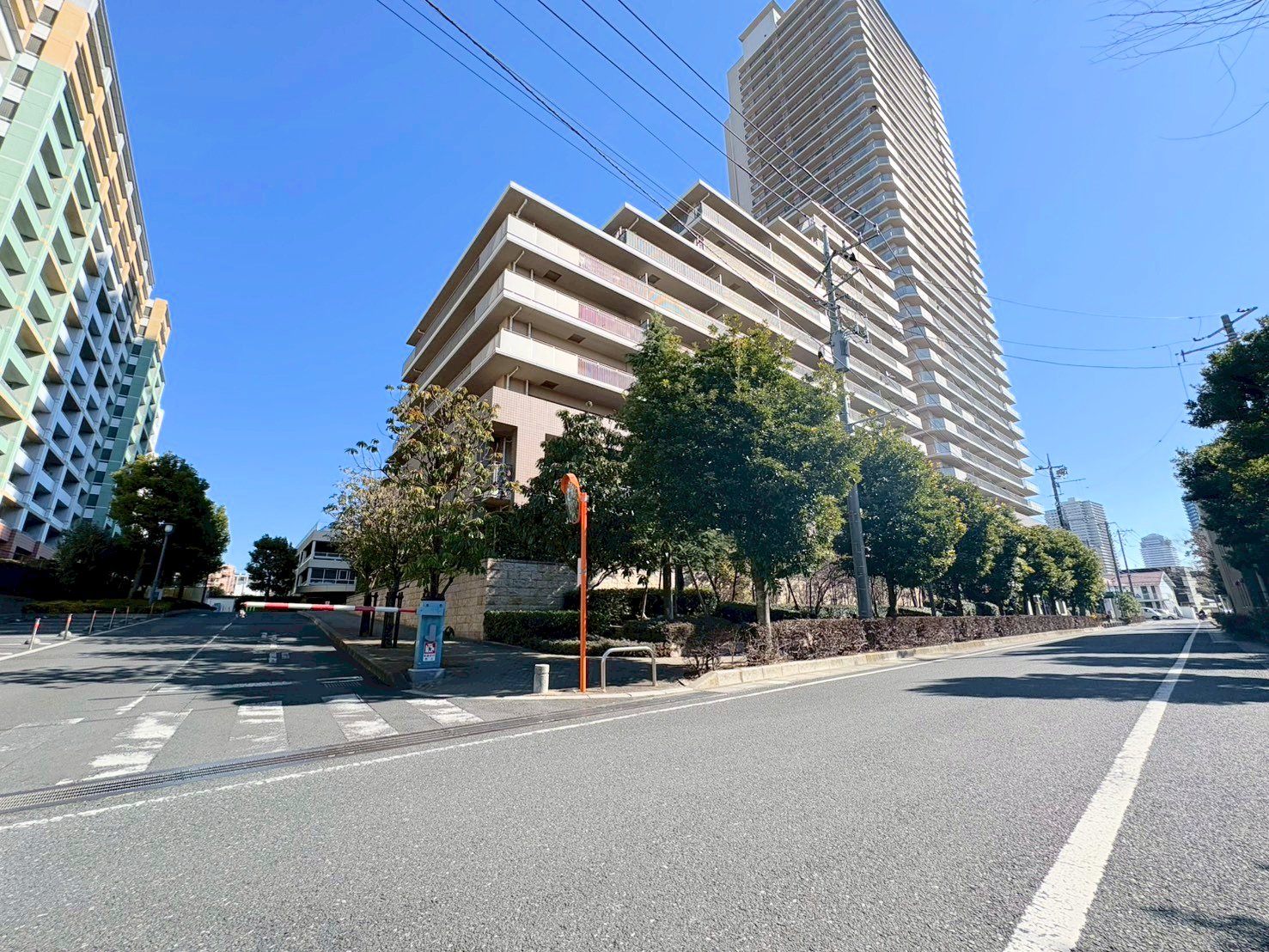 北与野駅徒歩11分、さいたま新都心駅徒歩14分、大宮駅徒歩16分の便利な立地。