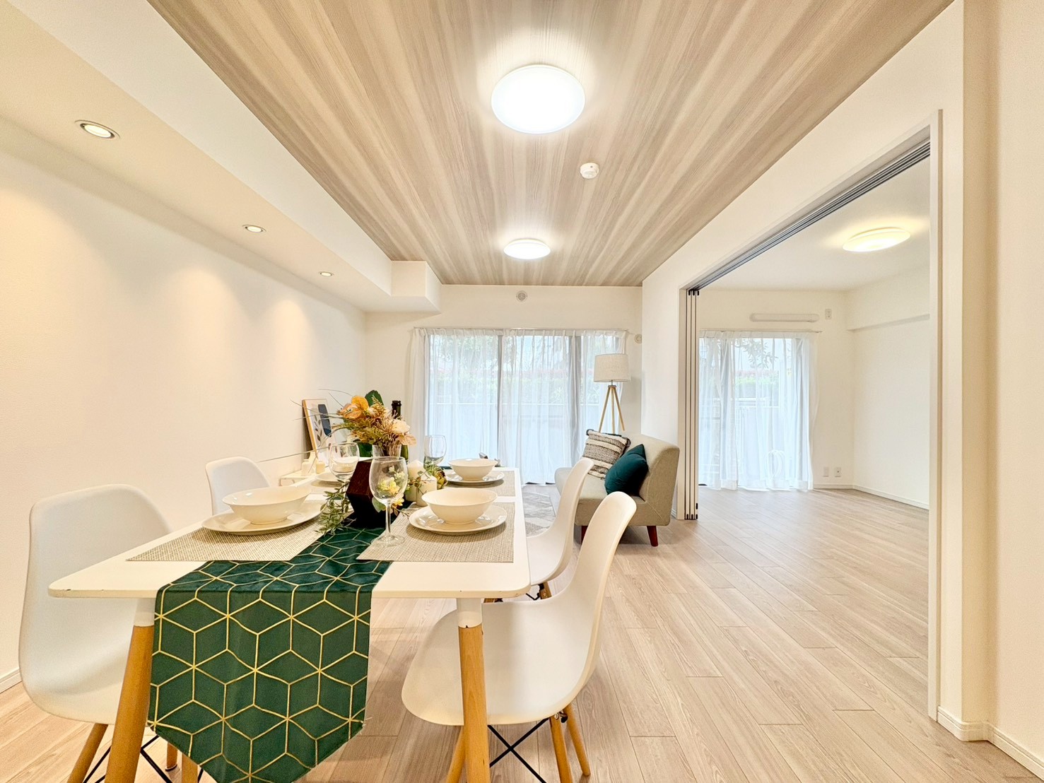 豊かな光と風を運んでくれるわが家自慢の場所。