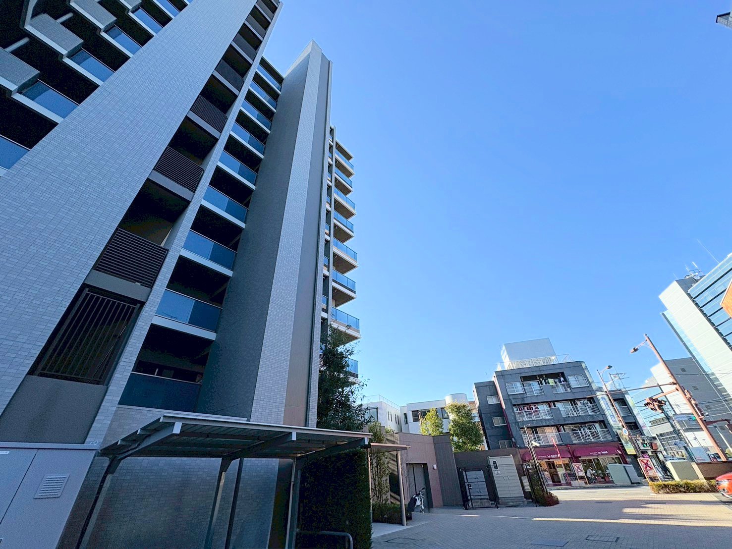 重厚感あふれる存在感と、風格のある佇まいの外観です。