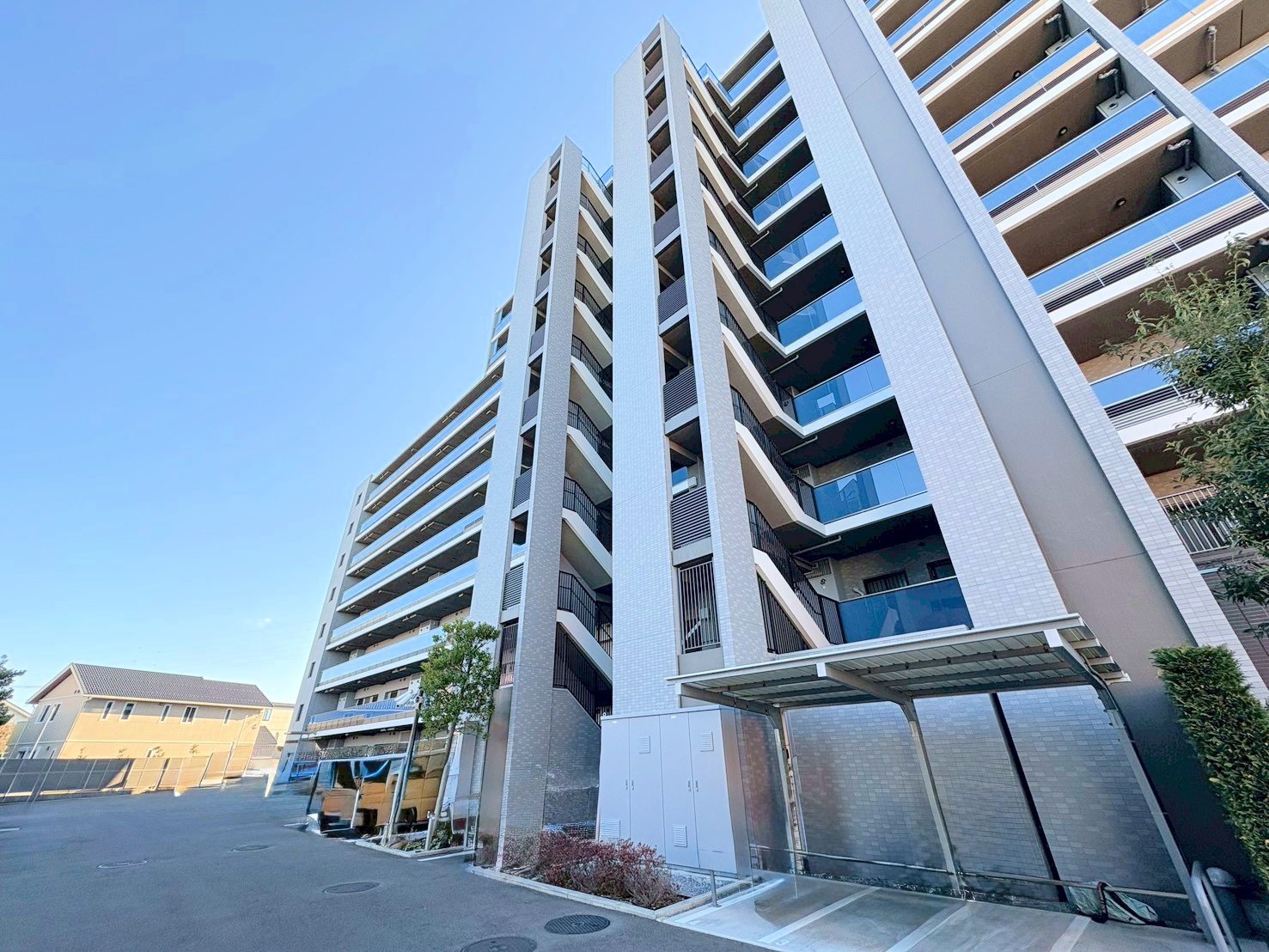 防犯性に優れたオートロック、防犯カメラ付きです。