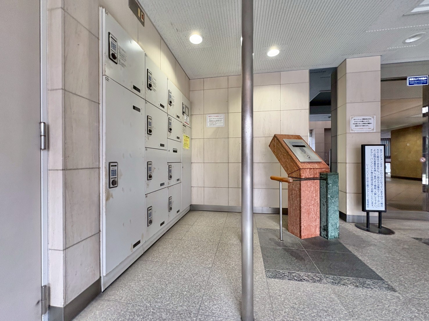 宅配BOX完備で荷物の受け取りもスムーズです。