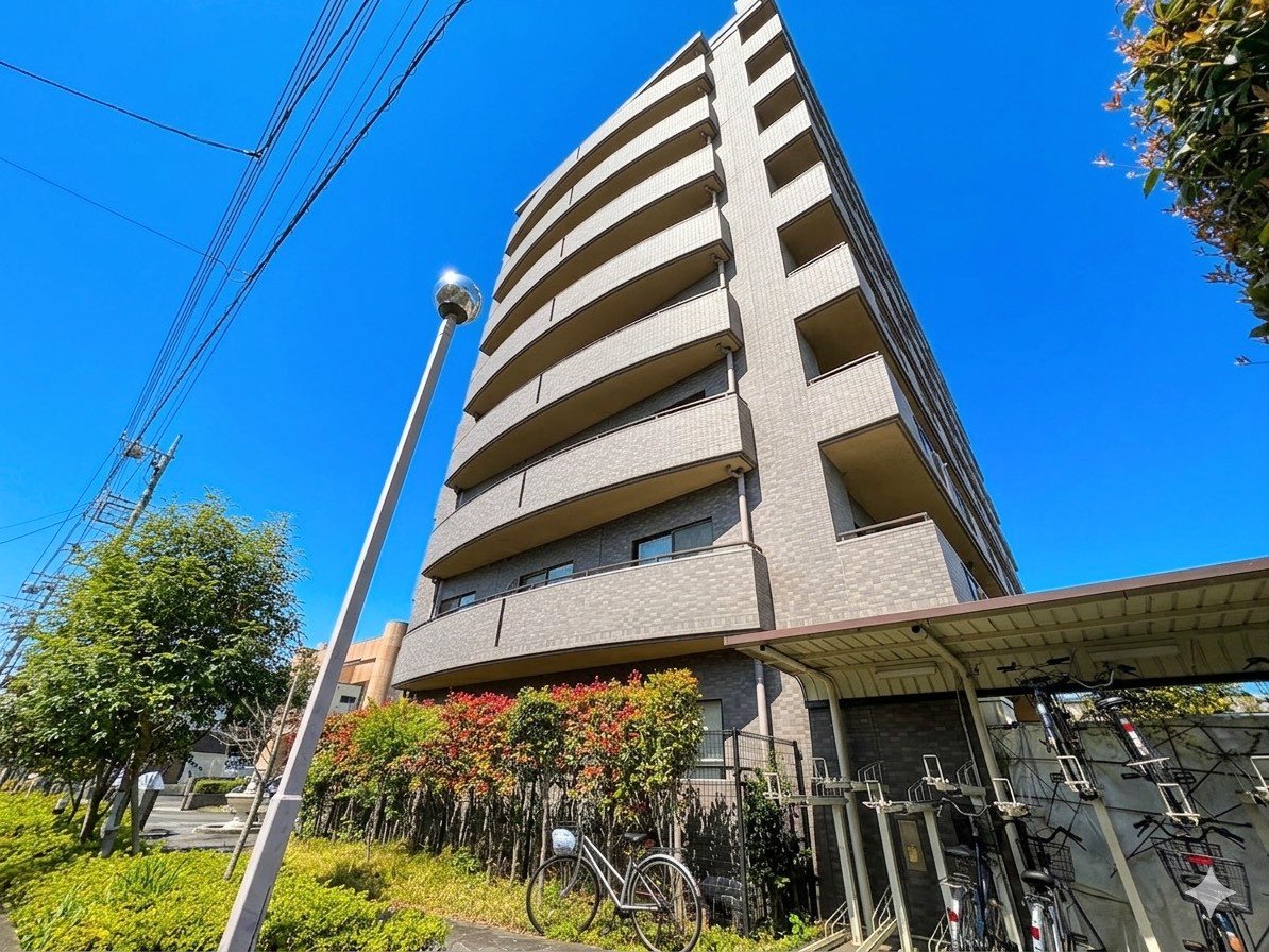 リビングと続き間和室のある間取り。