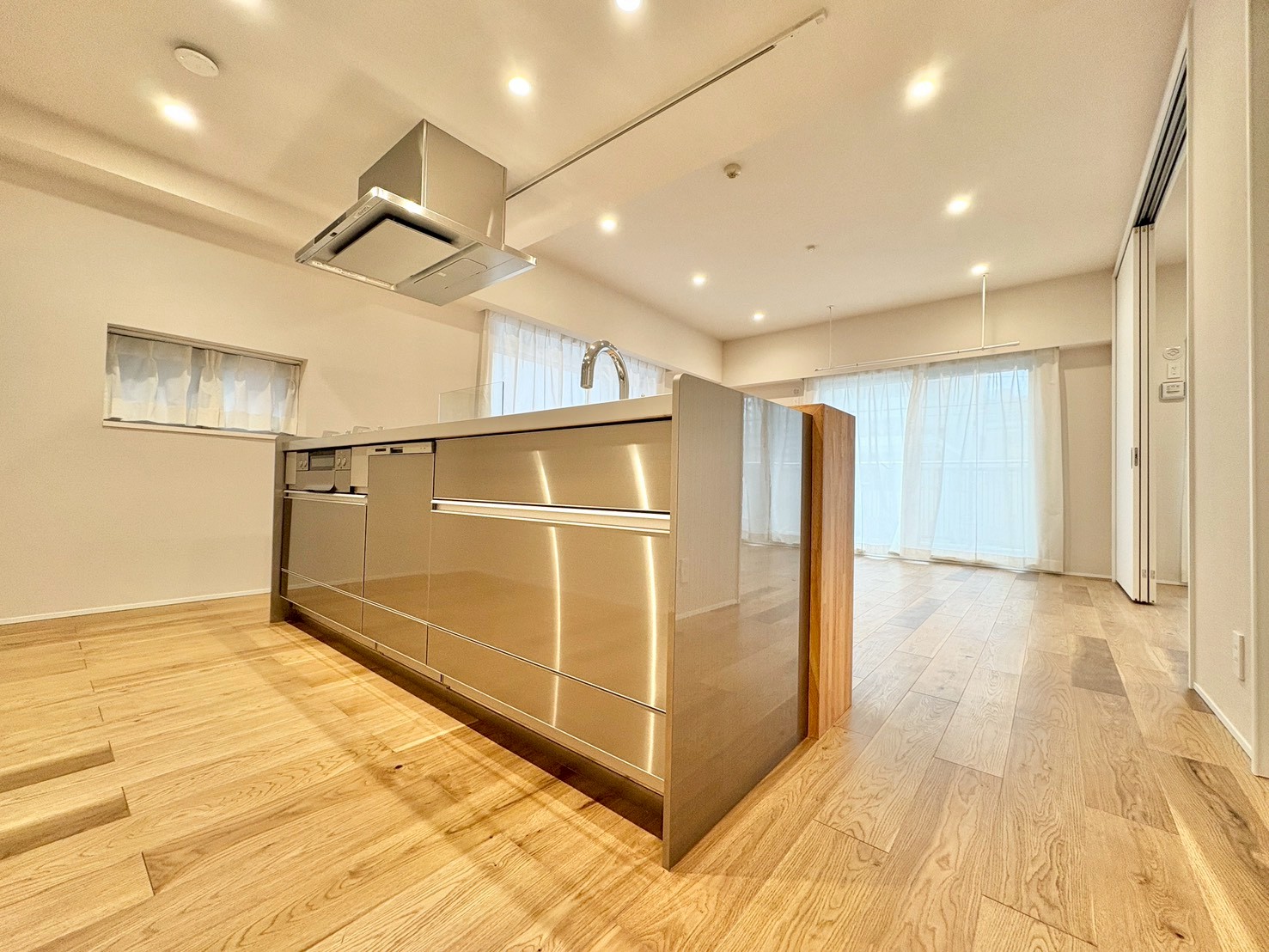 家族との対話が楽しめるキッチンスペースを採用。